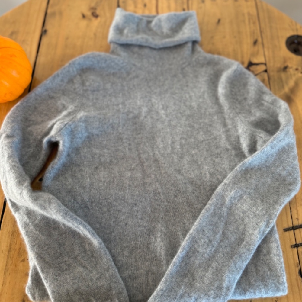Cozy 100% Cashmere - Picture 2 of 3